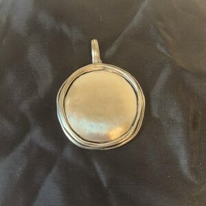 Premier Designs “Stylin” medallion #4359